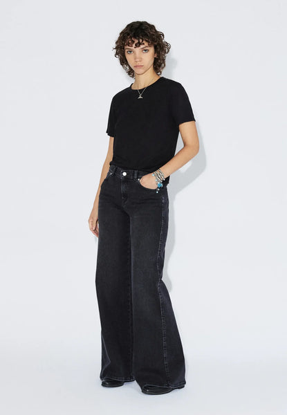 Lyra Black Mono