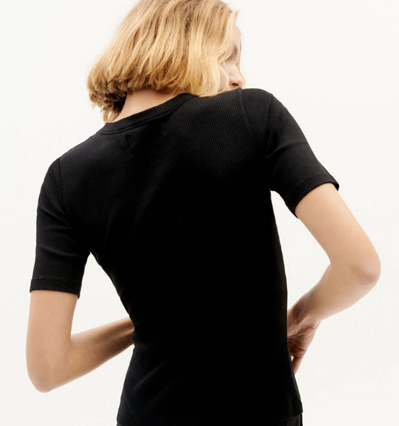 Black Dakota Tee