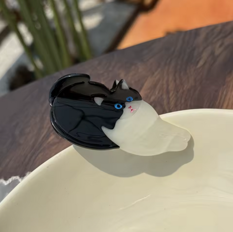 Milk Cat Clip