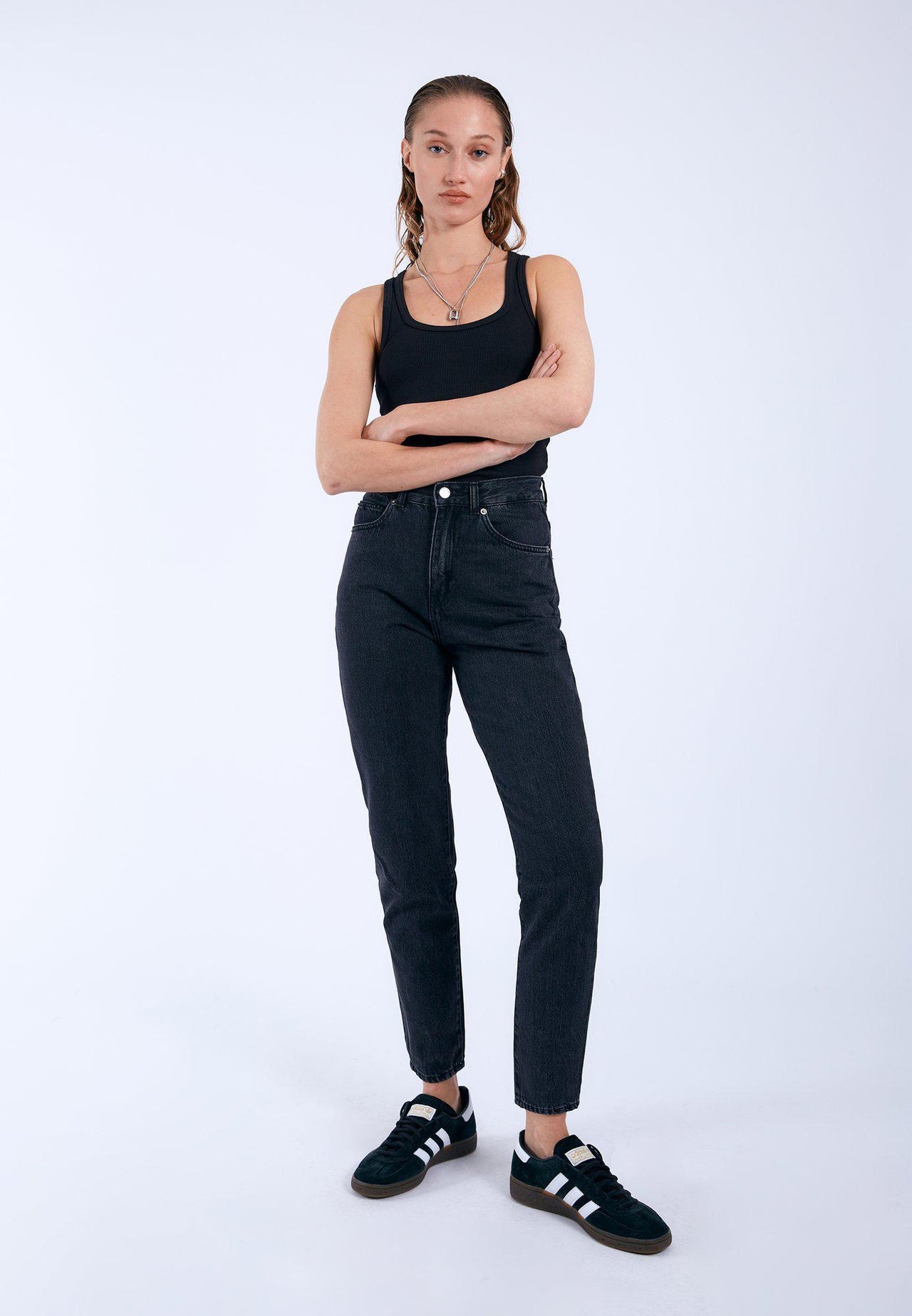 Nora Retro Black