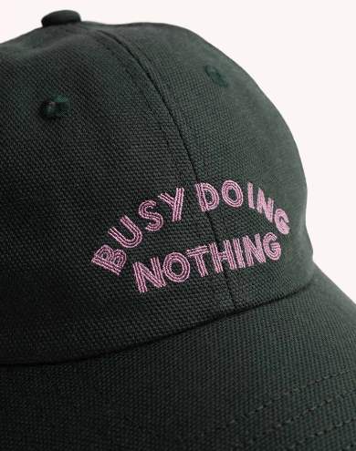 Busy doing nothing cap(vert)