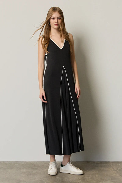 055-211058 (black dress)