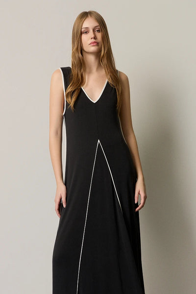 055-211058 (black dress)