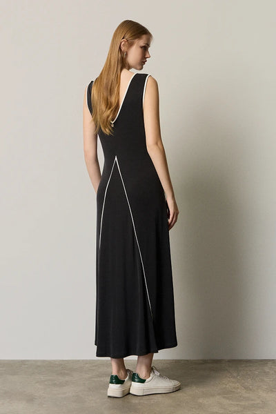 055-211058 (black dress)