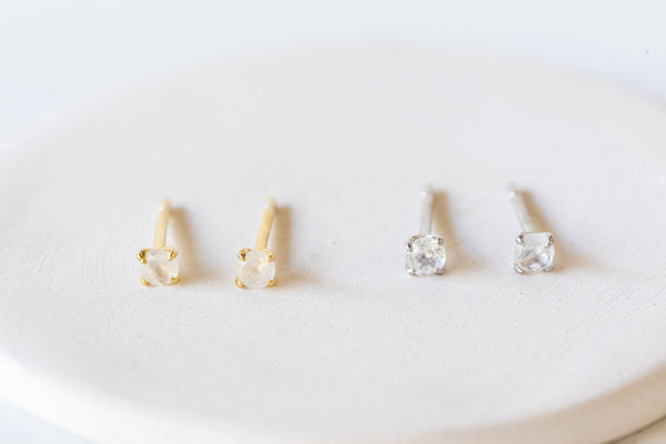 Mira Pendientes Piedra Luna Silver